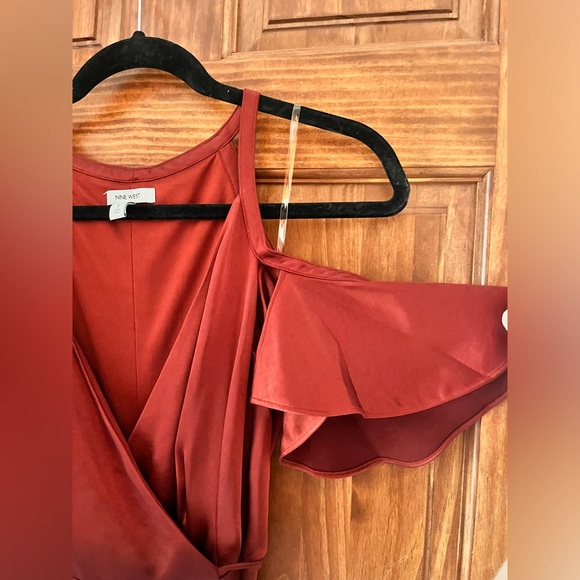 Nine West Flounce Cold-Shoulder Maxi Dress - Picture 7 of 9